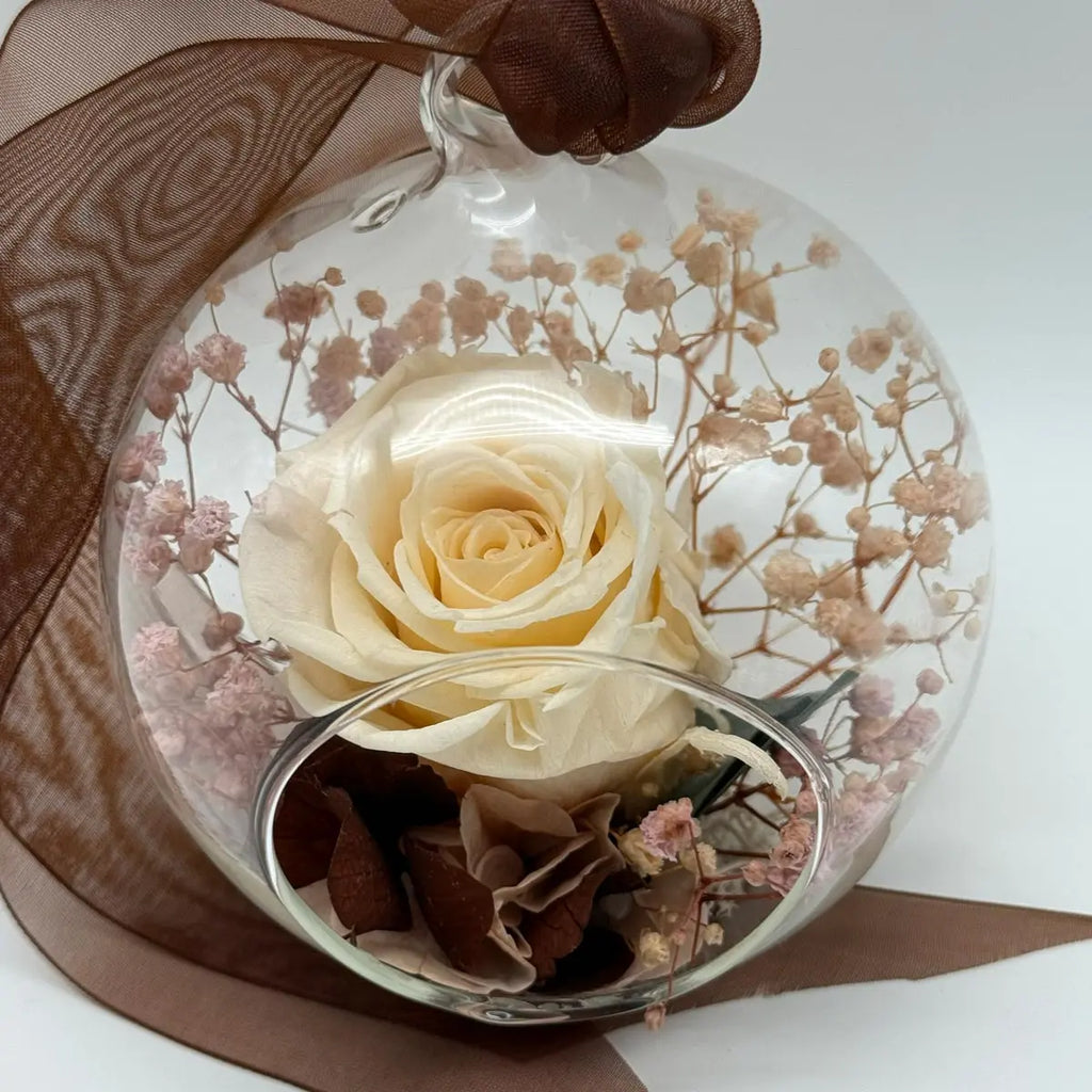 Boule en verre avec fleurs