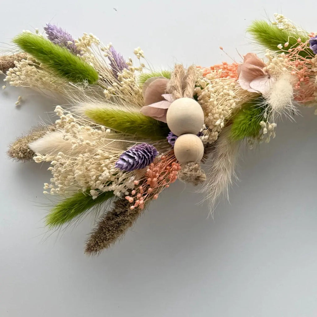 Cœur pastelle avec fleurs séchées