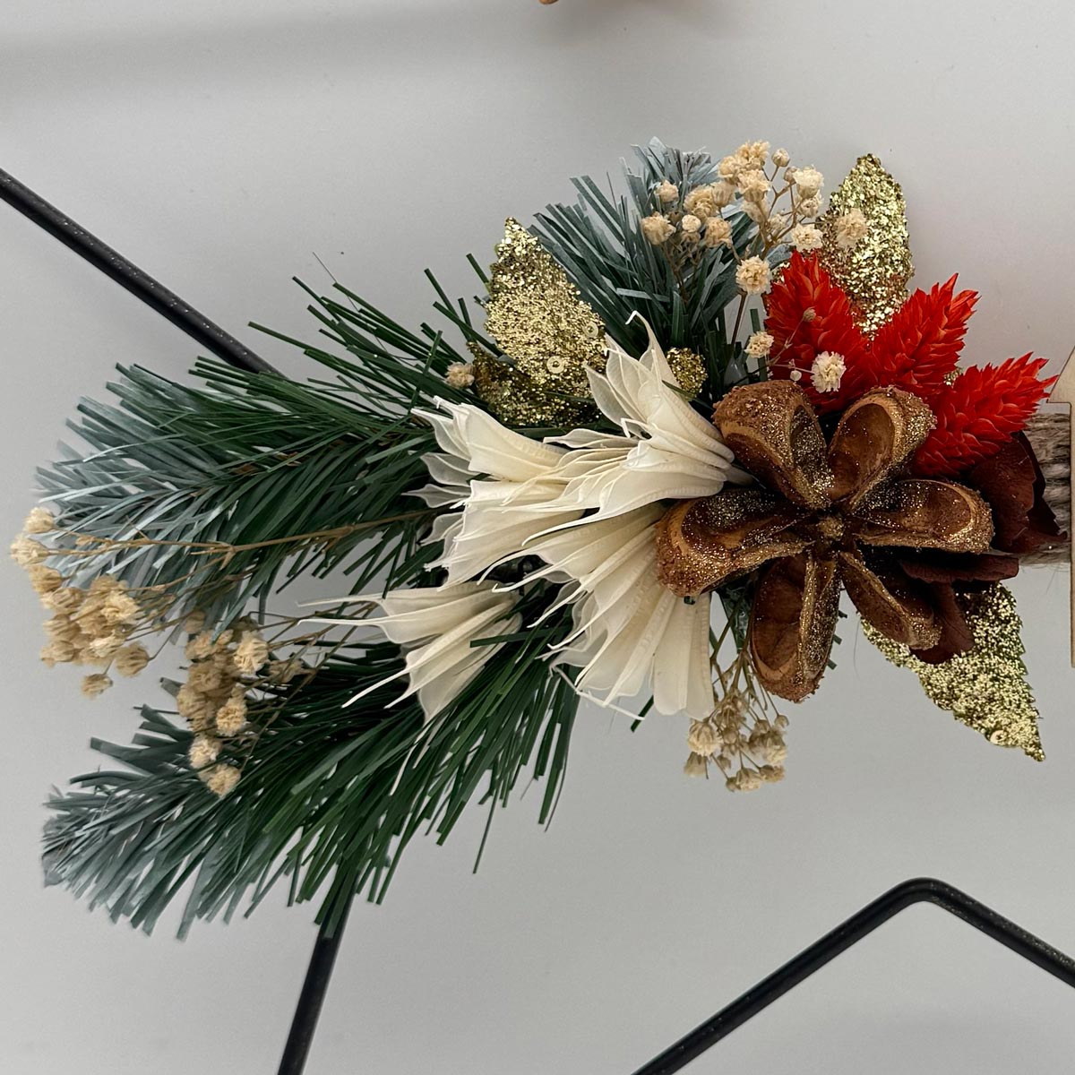 Etoile de Noël bohème avec fleurs séchées